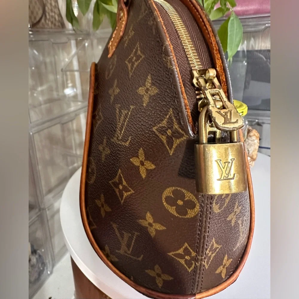Louis Vuitton
LV Monogram Ellipse PM petit Vintage - Picture 4 of 9